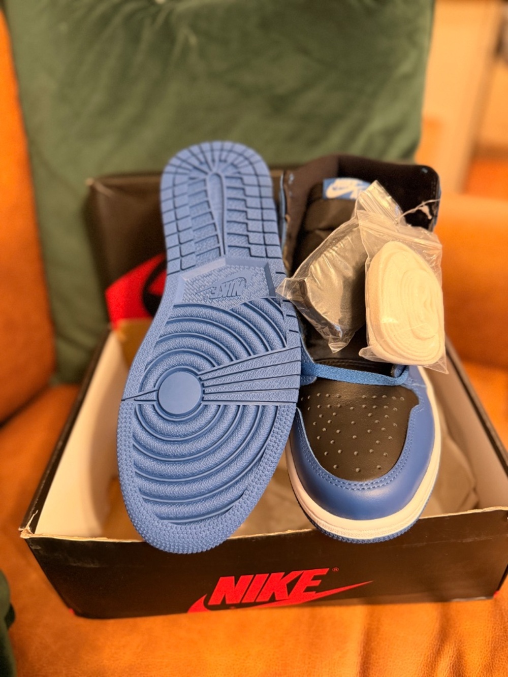 Air Jordan 1 Retro High OG "Dark Marina Blue" sneakers (style code 555088-404) - Picture 4 of 5